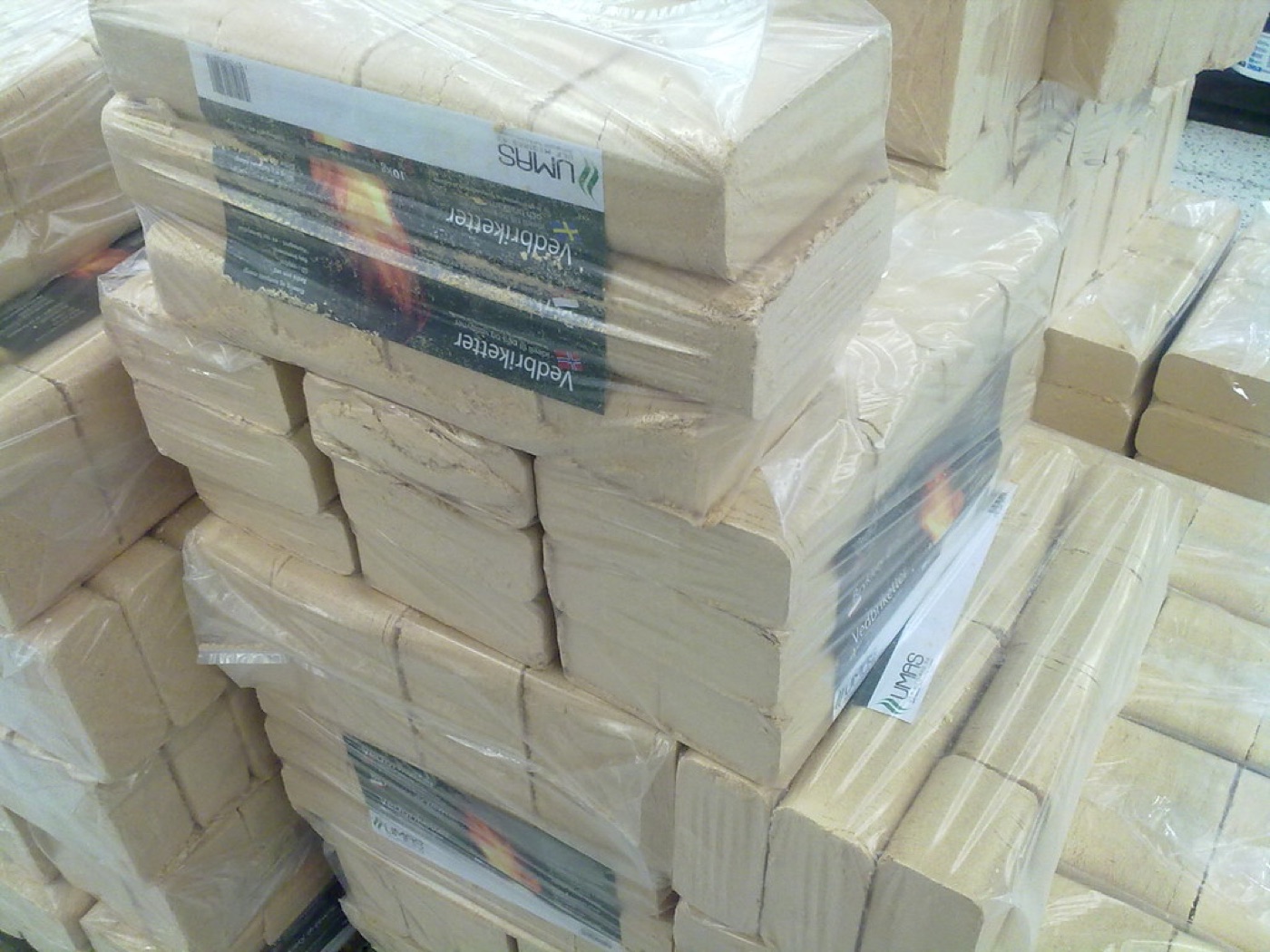 RUF-Buchenholzbriketts · Palette 960 kg (96 × 10 kg)